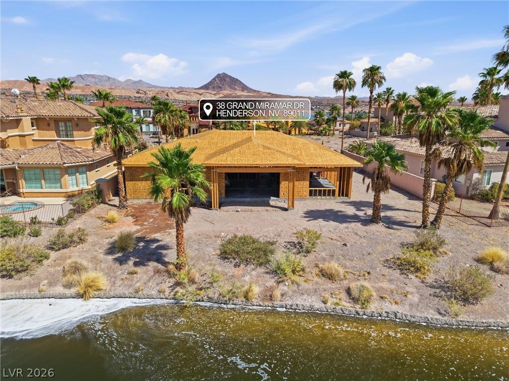 Image 3: A desert oasis with a lakefront property awaits, o