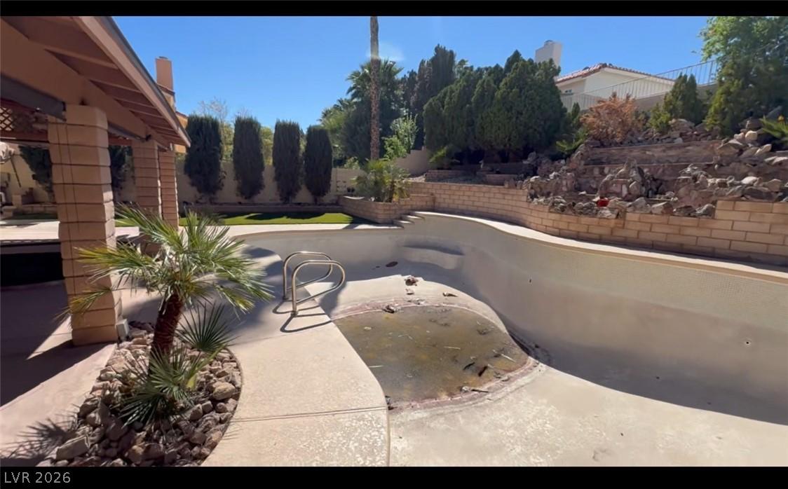 Image 2: Backyard/pool