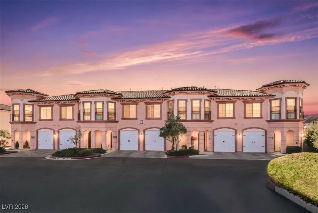 Image 2: Tuscan Inspired Condo in V Lake Las Vegas with des
