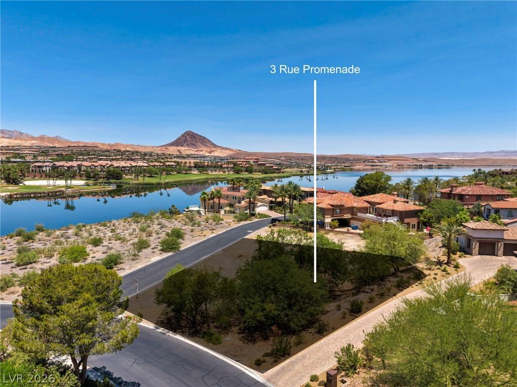 Image 3: Premium parcel in a lakefront community with mount