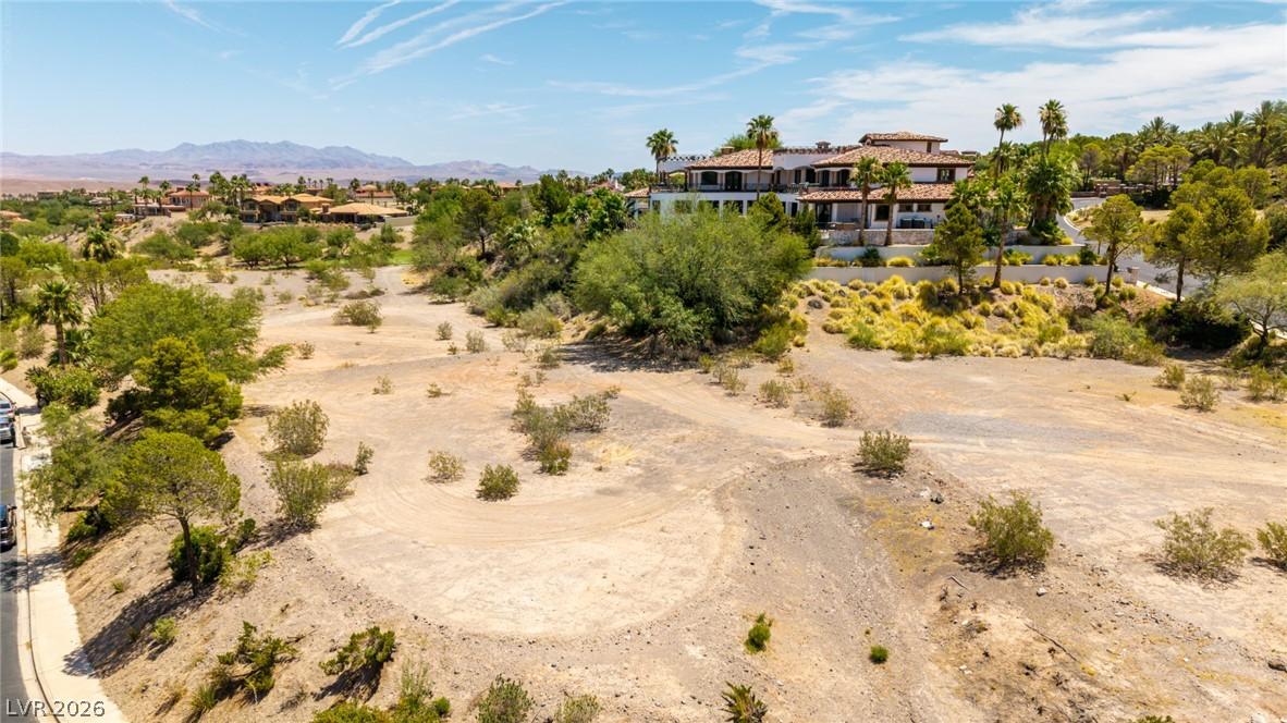 Image 4: A spacious desert parcel awaits your vision in thi