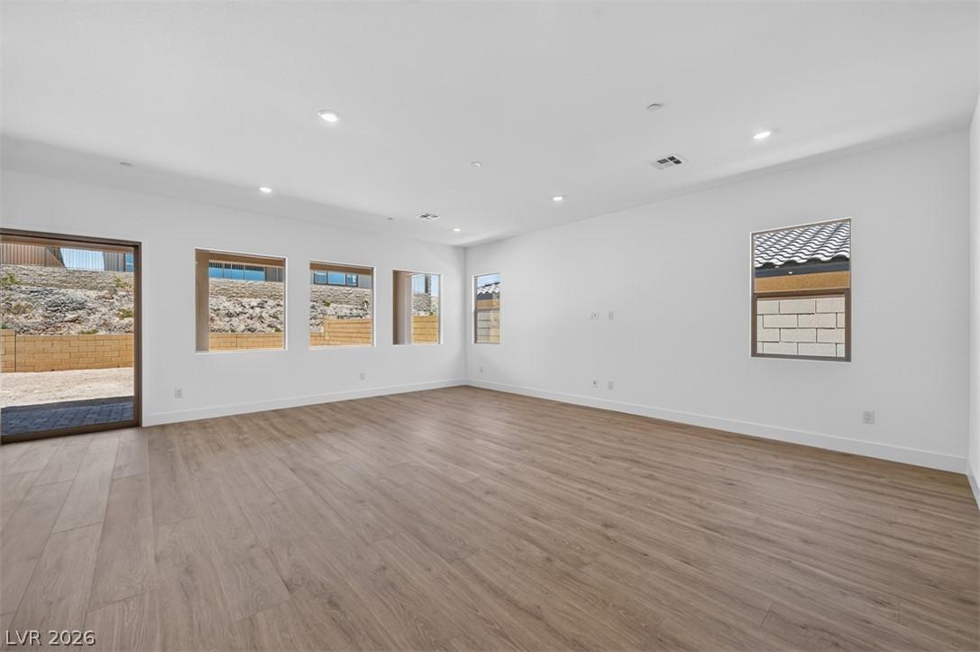 Image 3: 382 Tigullio Avenue ~ Ready Now