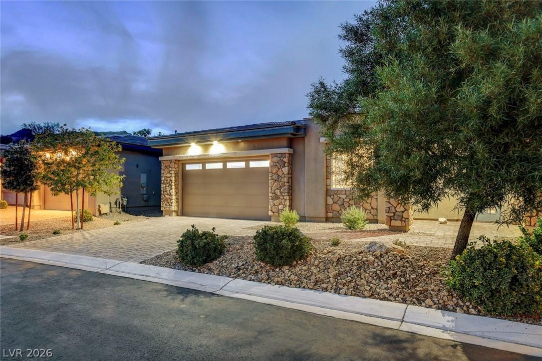 Image 3: This desert dwelling offers a welcoming facade wit