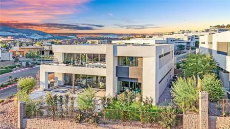 28 Rainbow Point Place