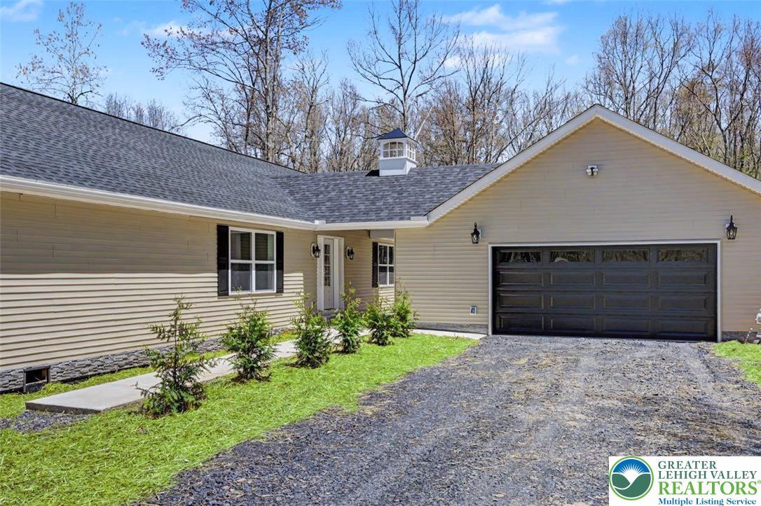 Image 4: Large Oversized Garage w/ Attic