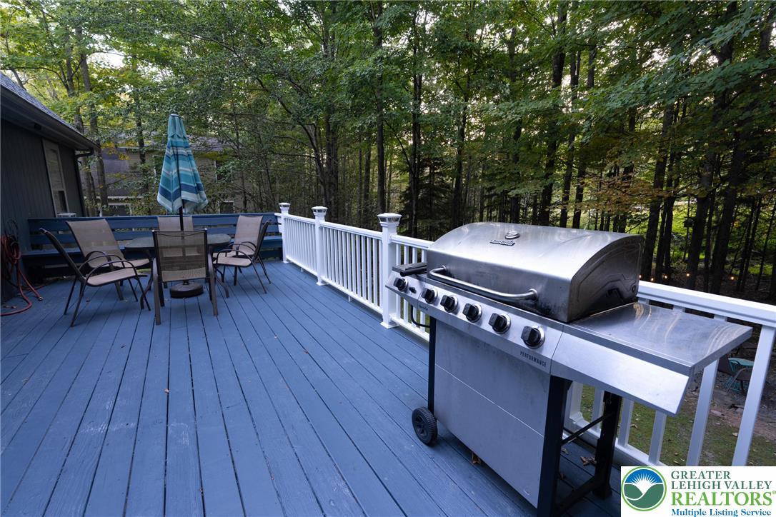 Image 3: Large Rear Deck
