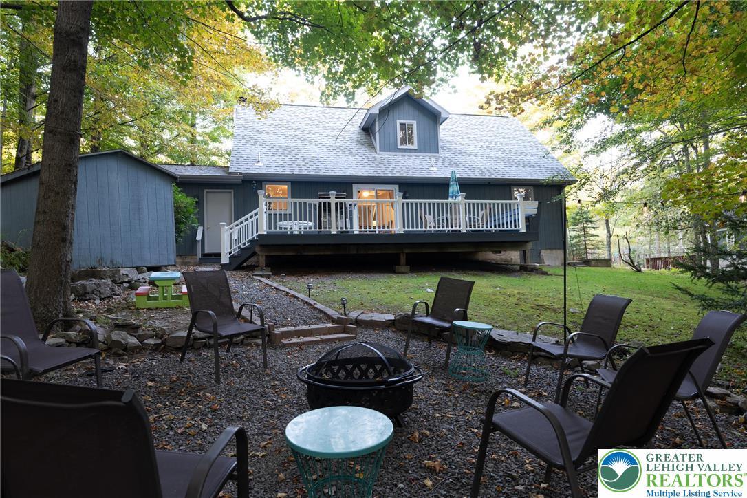 Image 4: Back yard/fire pit