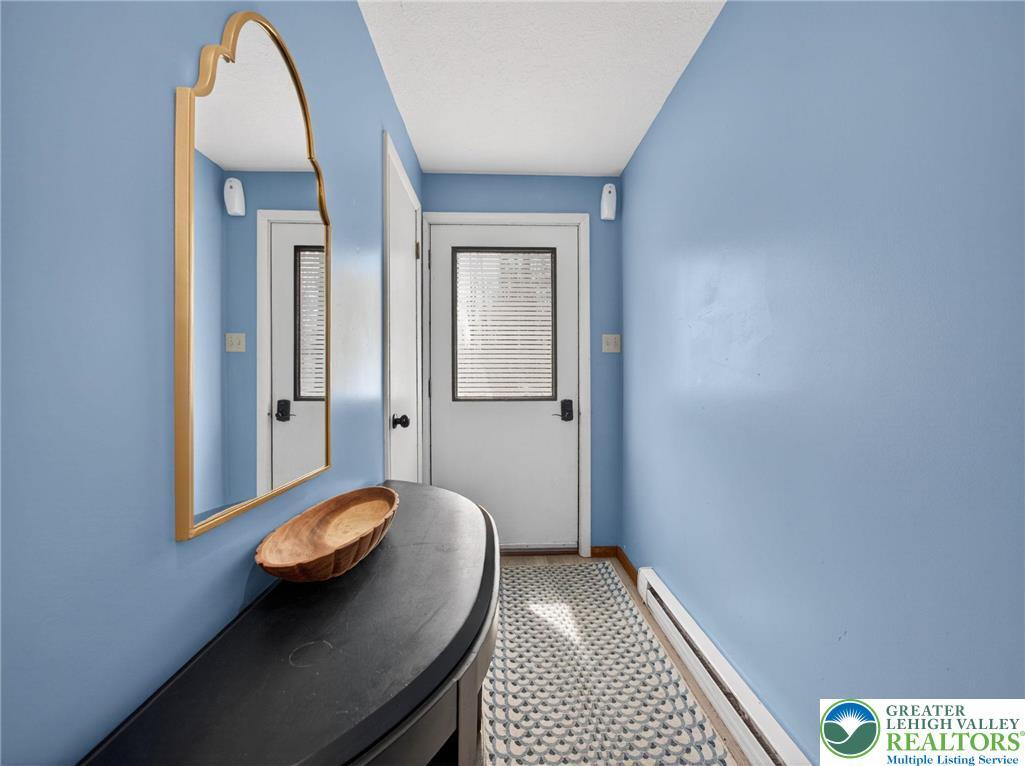 Image 4: Lower Level Entry