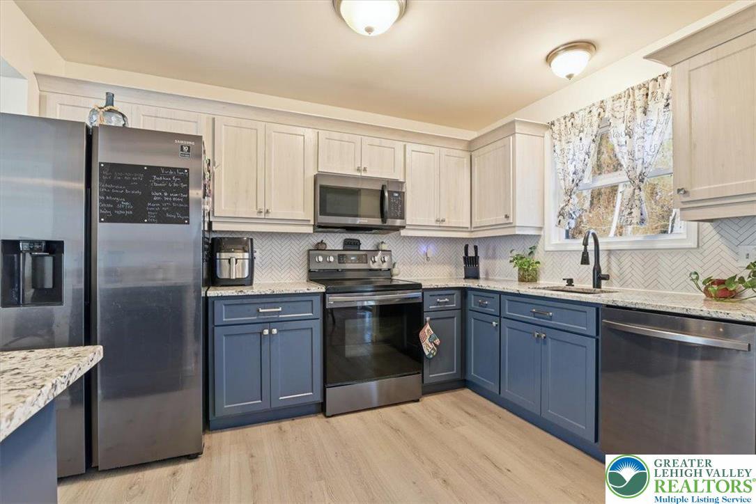 Image 1: Modern - Renovated kitchen