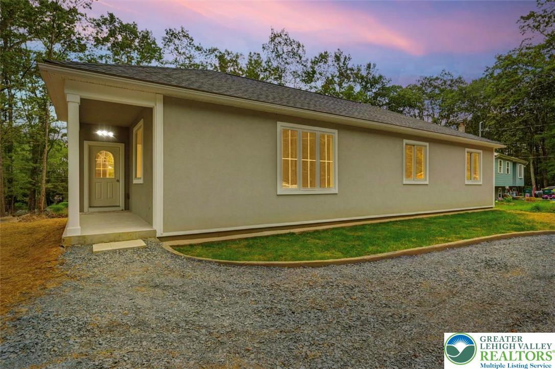 Image 1: 113 Acorn Ln At Dusk!