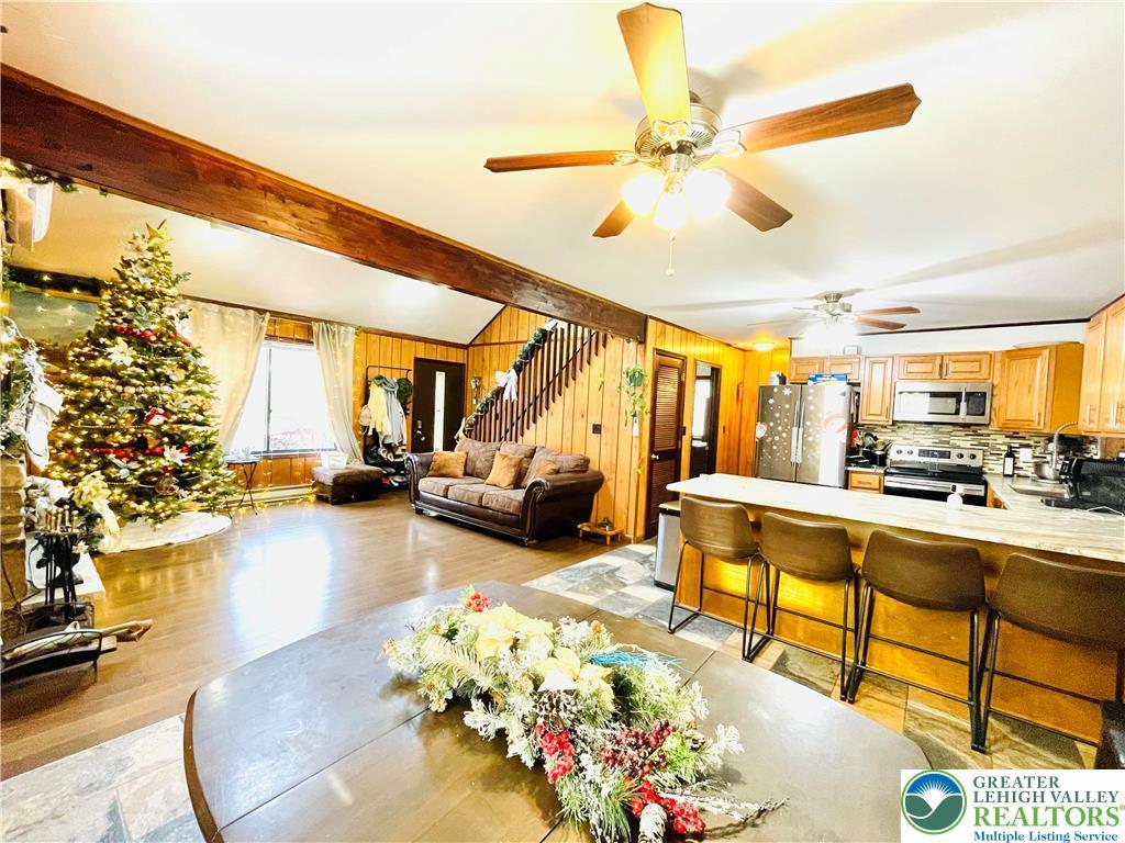 Image 2: Fully furnished house!