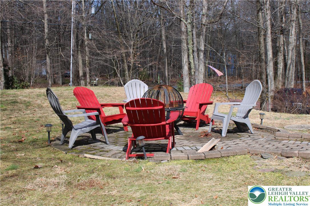 Image 3: Fire Pit/Patio