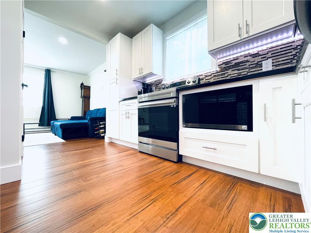 Image 3: Stainless steel appliances, high-efficiency!