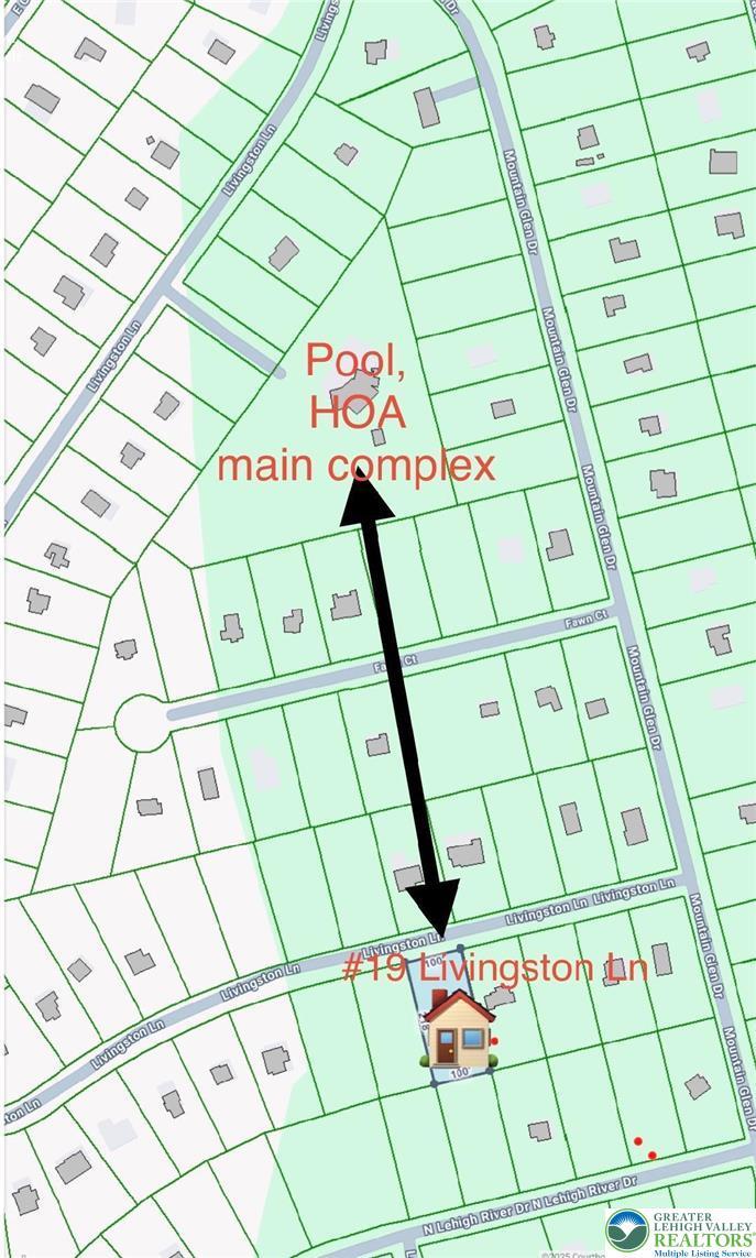 Image 2: Walking distance to HOA  pool and amenties!