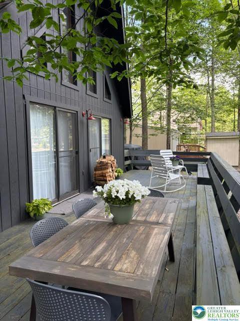 Image 2: Relax on this expansive outdoor deck, perfect for