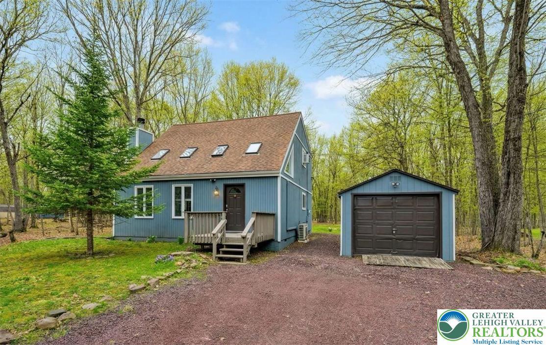 Image 1: 3BD/2BTH modern Contemporary with detached 1 car G