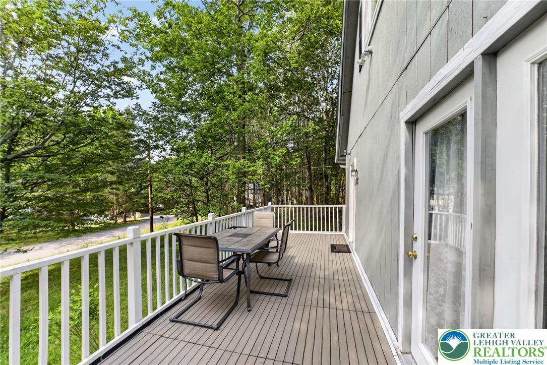 Image 2: Enjoy the peaceful wooded surroundings from this e