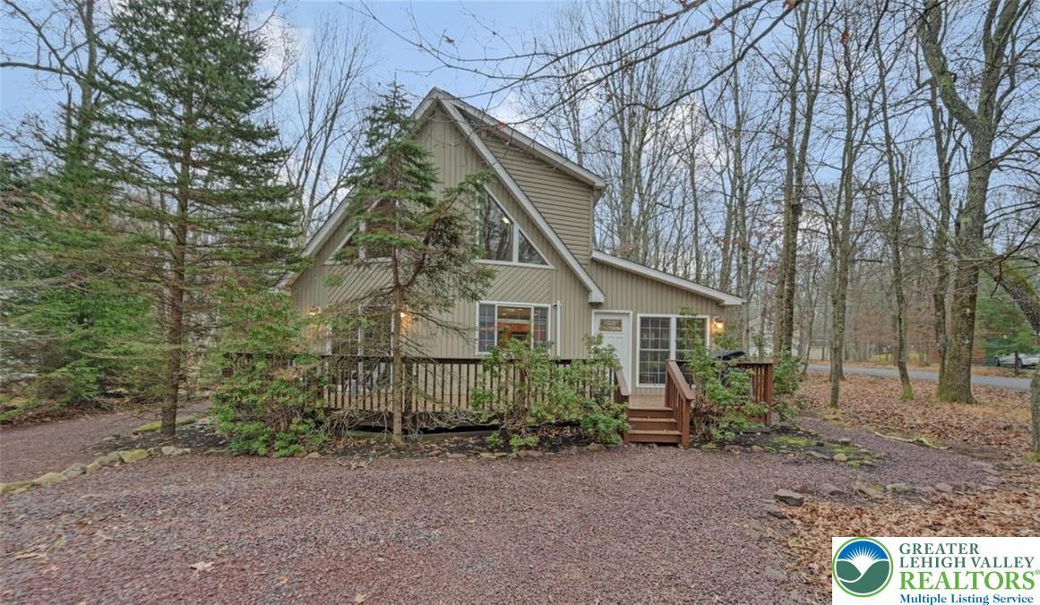 Image 1: 3BD/2BTH Prow Front Chalet with 4 Season Room, a d