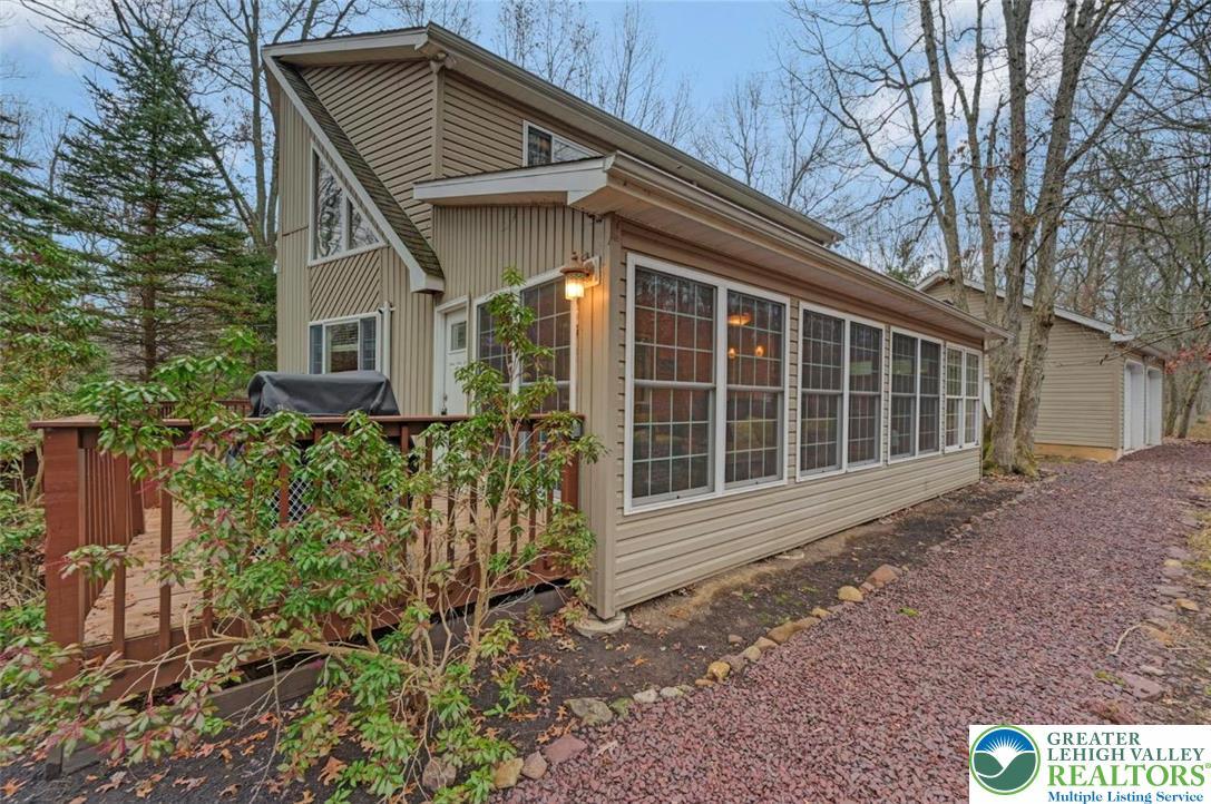 Image 3: Low maintenance stone pathways surround the home a
