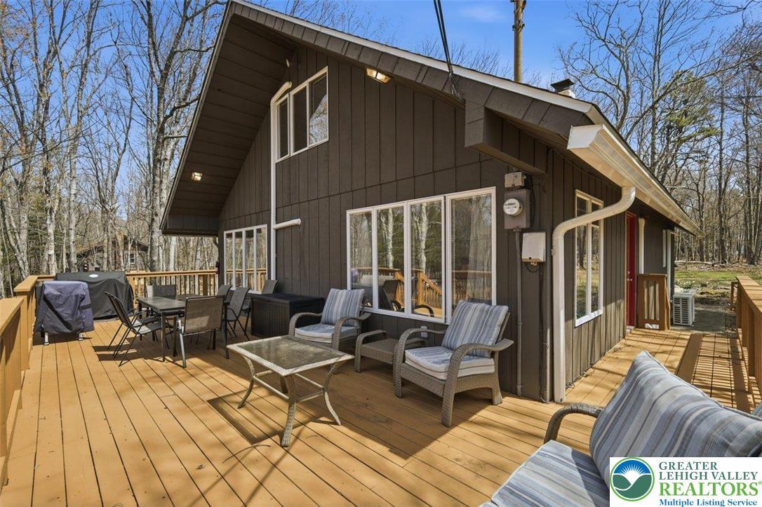 Image 3: Front, Wraparound Deck