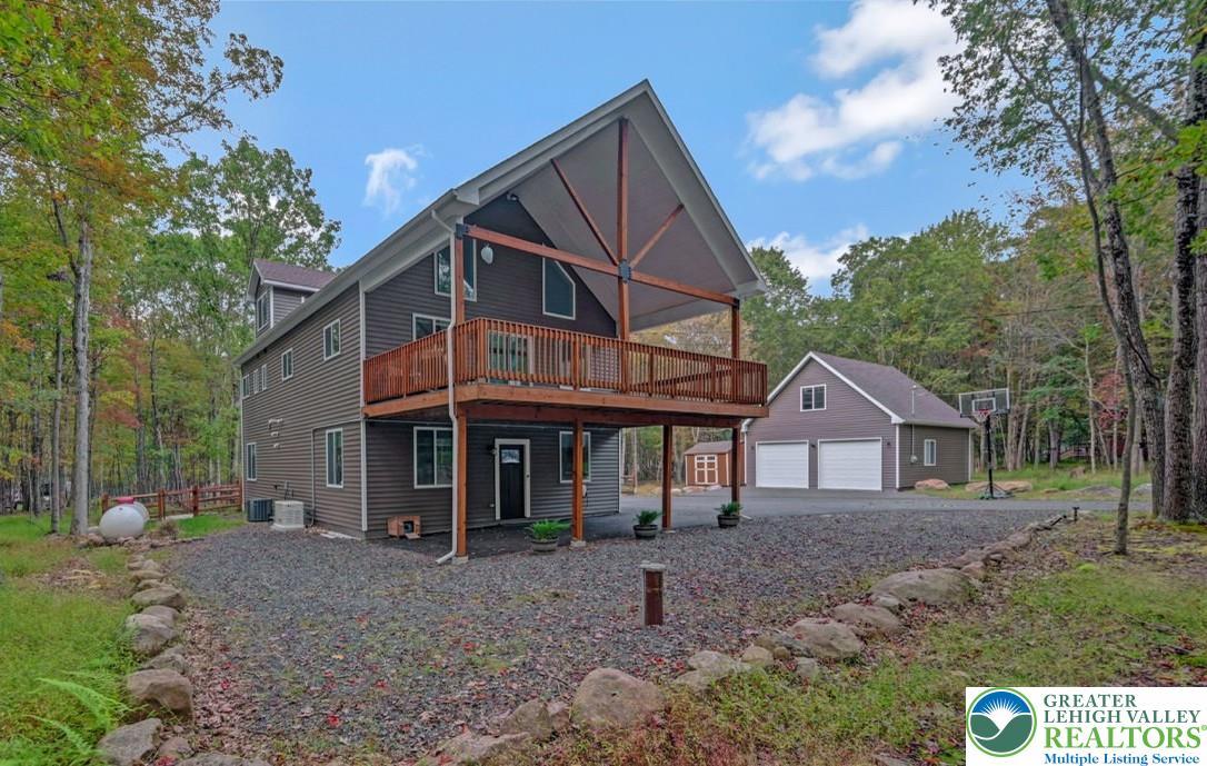 Image 3: A rare find, this home sits on a double deeded lot