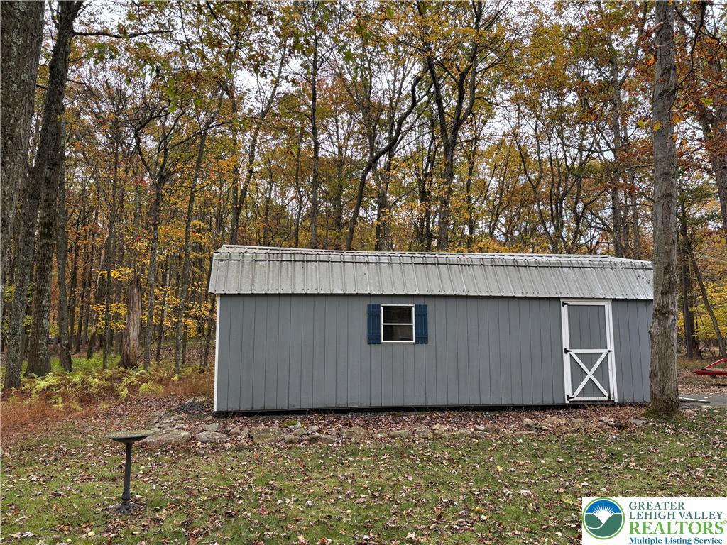 Image 3: side of the garage