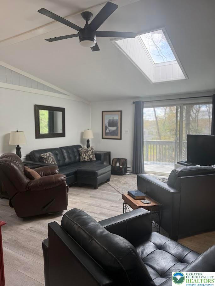 Image 3: Living Room