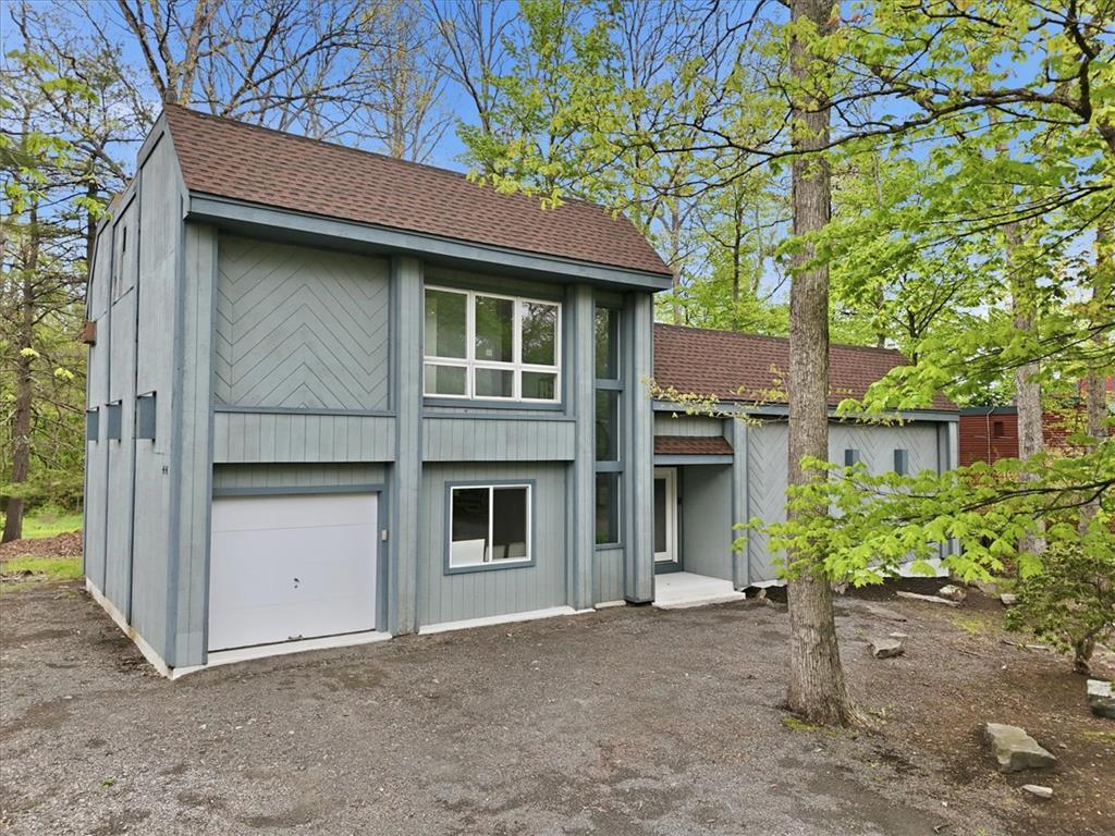 Image 1: This secluded property, surrounded by vibrant gree