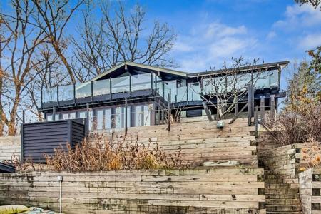 2714 Lake Shore Drive
