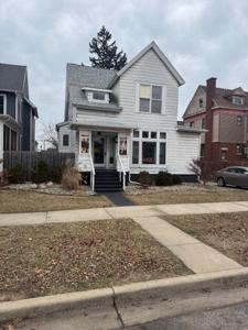 211 W 10th Street