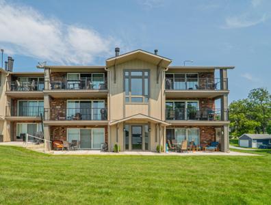 8121 Lakeshore Drive