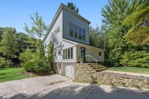 407 E St Clair