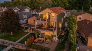 7712 W 134th Place