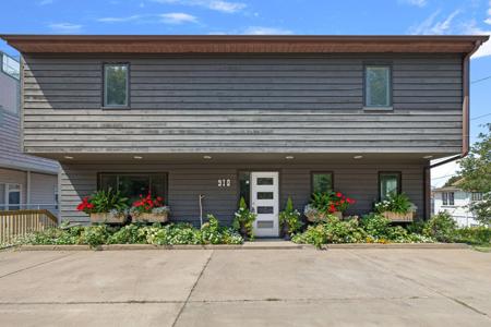 910 Lake Shore Drive