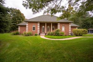 2229 Brook Hollow Court