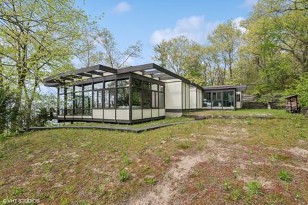 609 E Lake Front Drive