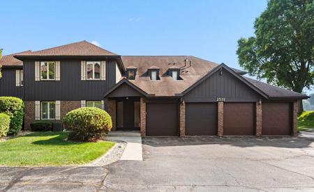 2531 E Lakeshore Drive