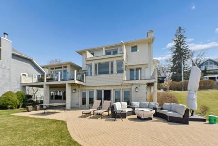 2940 Lake Shore Drive