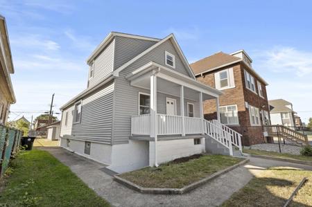 3904 Elm Street