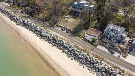 825 E Lake Front Drive