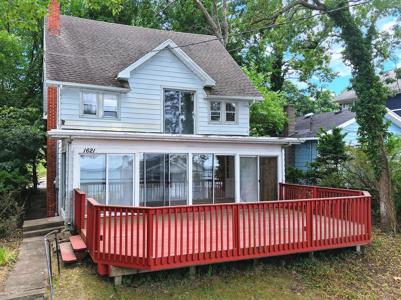 1621 Lake Shore Drive