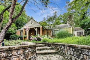2900 Mount Clair Way