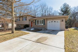 225 W 8th Place