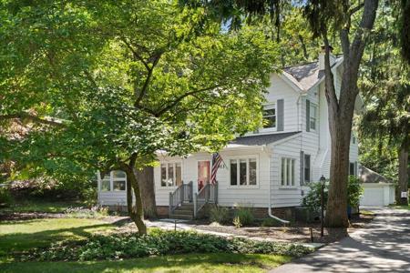2913 Roslyn Trail