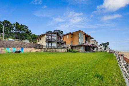 2224 Lake Shore Drive