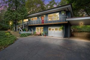 4 Locust Place