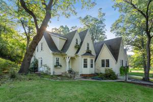 2311 Larchmont Avenue