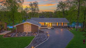2426 Lakeshore Court