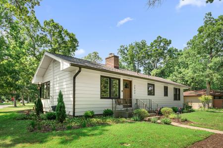 2933 Belle Plaine Trail