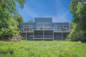 827 E Lake Front Drive
